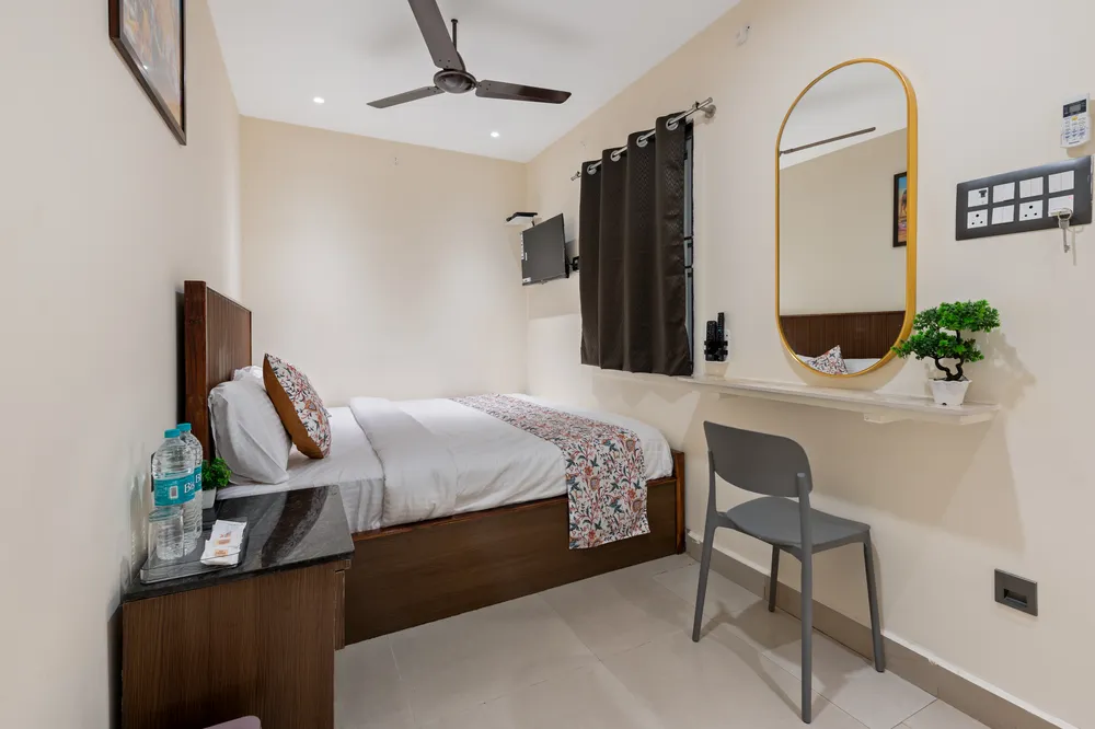 Veeras Inn room, Sannathi Street Thiruvallur