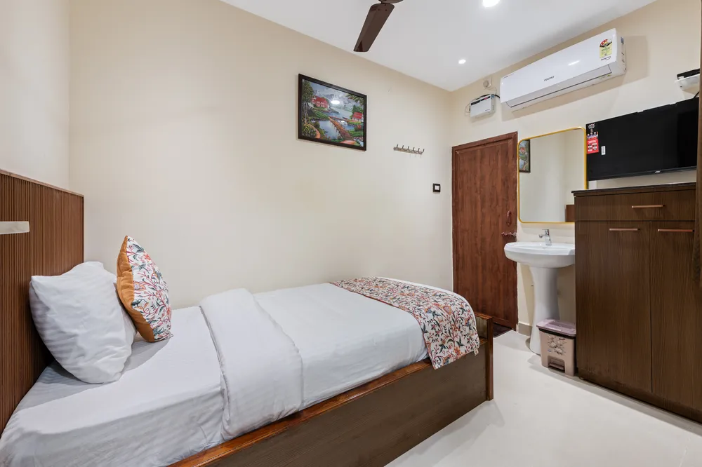Budget Room at Veeras Inn